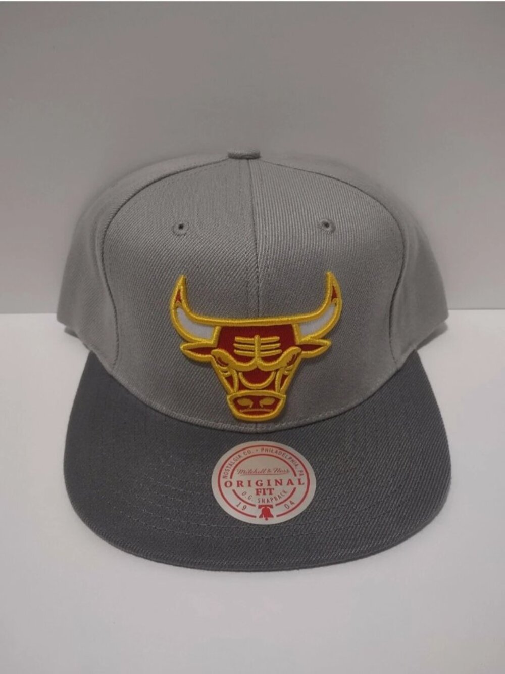 Mitchell & Ness NBA Chicago Bulls 2 Tone Cool Gray Snapback  hat cap